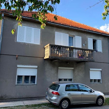 Hostel Holiday Cetinje Eksteriør bilde