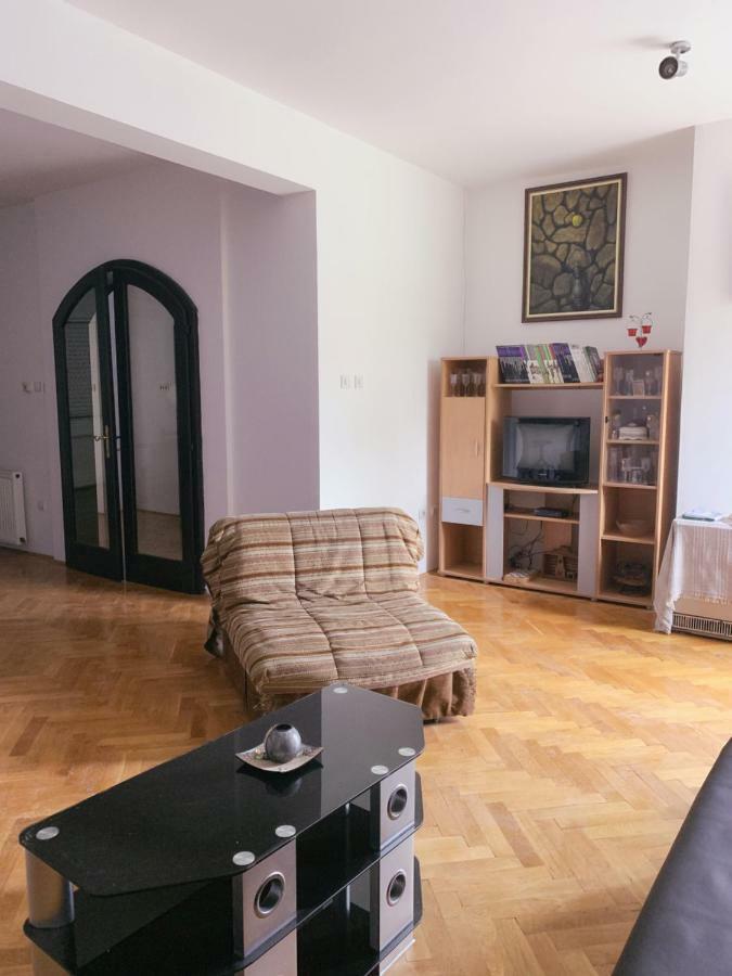 Hostel Holiday Cetinje Eksteriør bilde