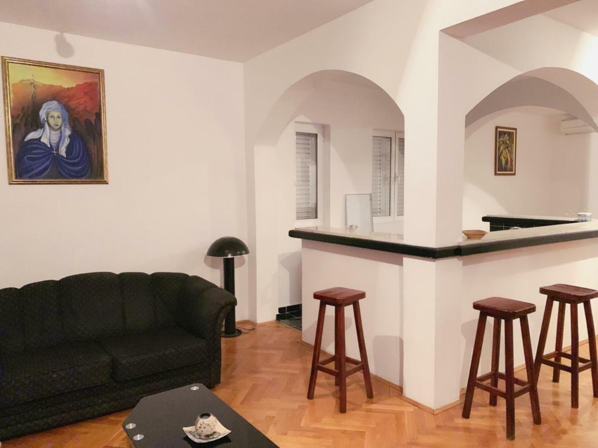 Hostel Holiday Cetinje Eksteriør bilde