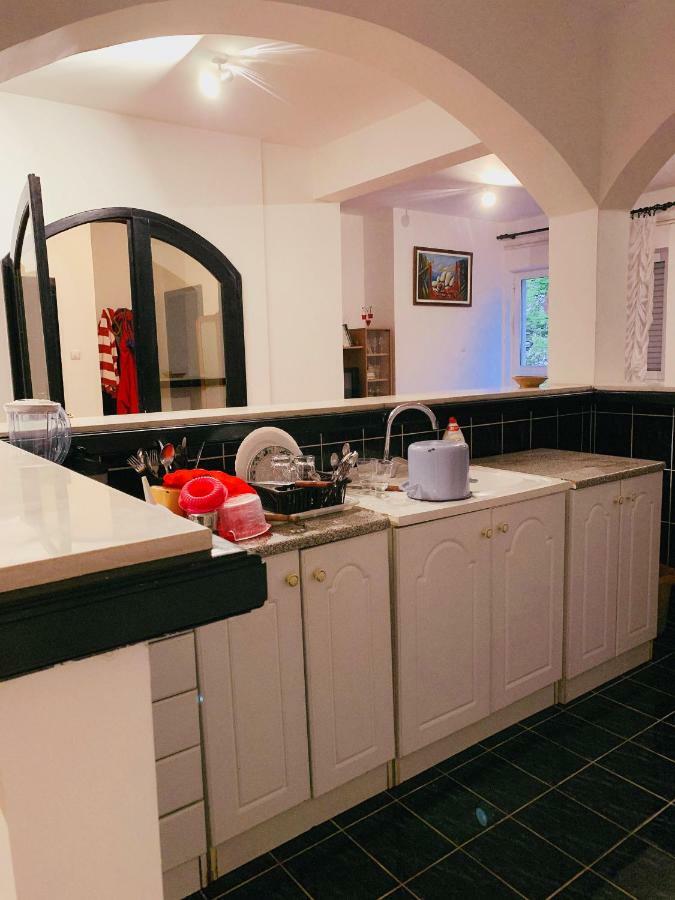Hostel Holiday Cetinje Eksteriør bilde