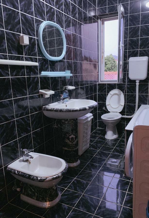 Hostel Holiday Cetinje Eksteriør bilde