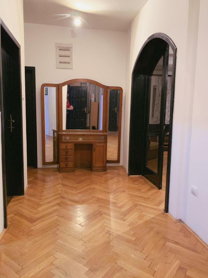 Hostel Holiday Cetinje Eksteriør bilde