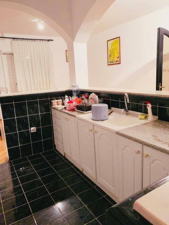 Hostel Holiday Cetinje Eksteriør bilde