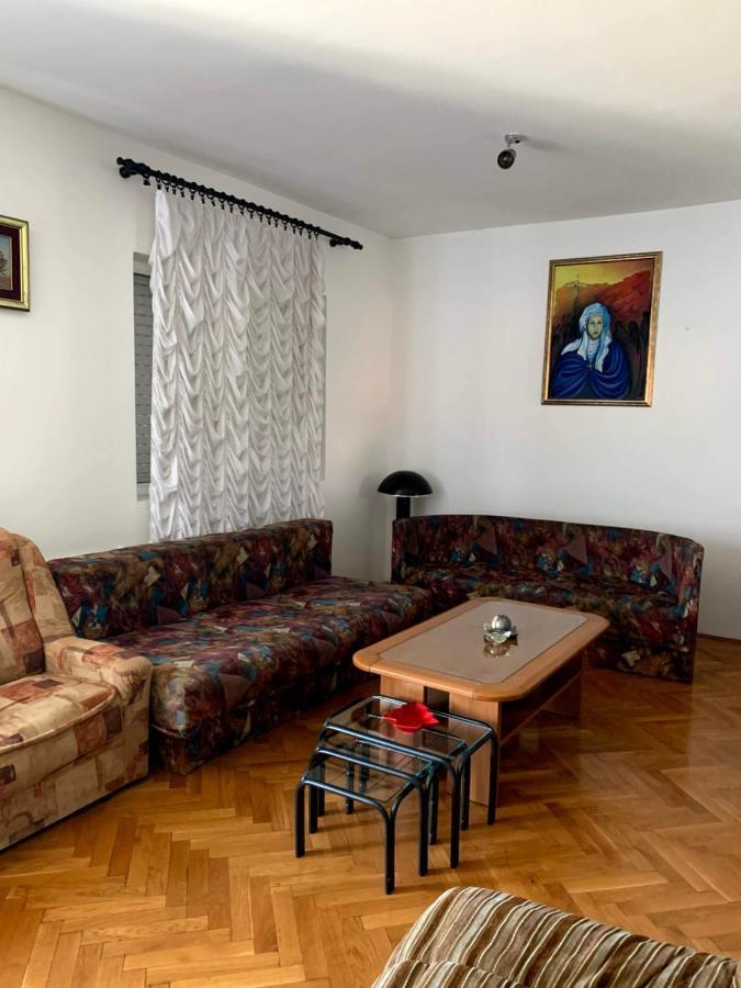 Hostel Holiday Cetinje Eksteriør bilde