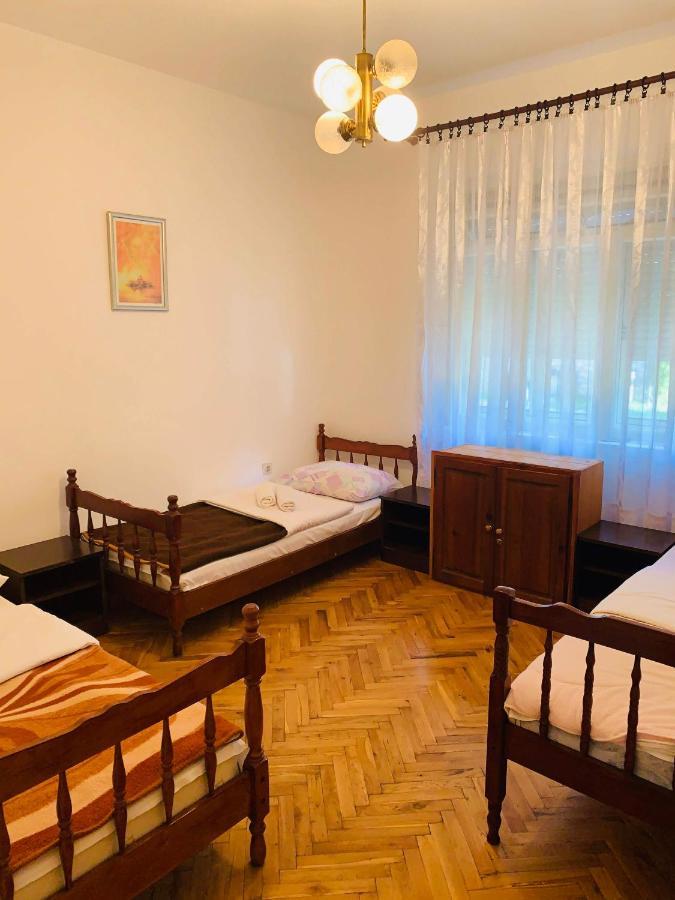 Hostel Holiday Cetinje Eksteriør bilde