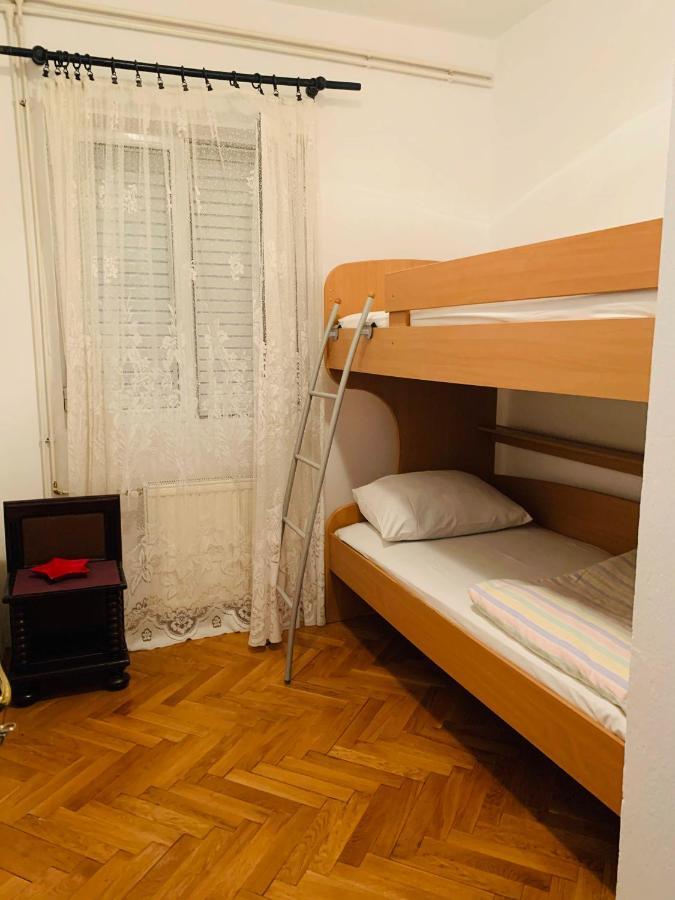 Hostel Holiday Cetinje Eksteriør bilde