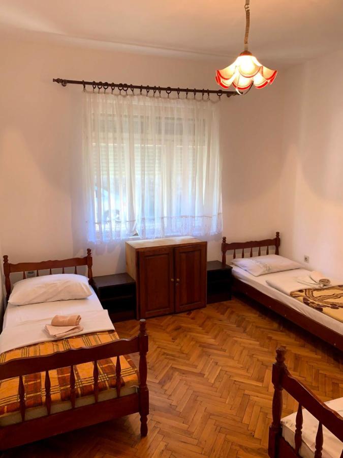 Hostel Holiday Cetinje Eksteriør bilde