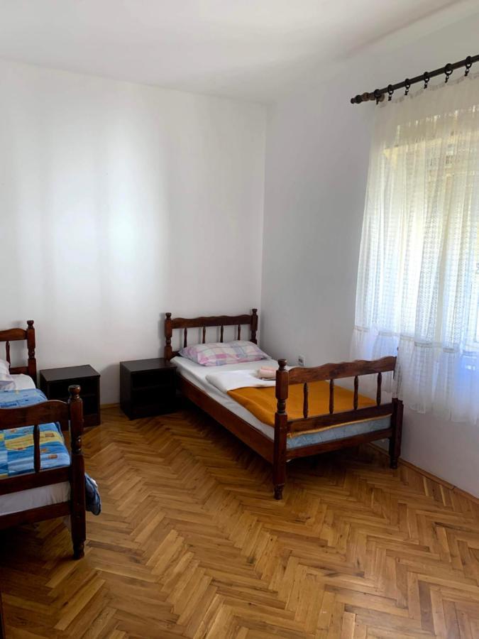 Hostel Holiday Cetinje Eksteriør bilde