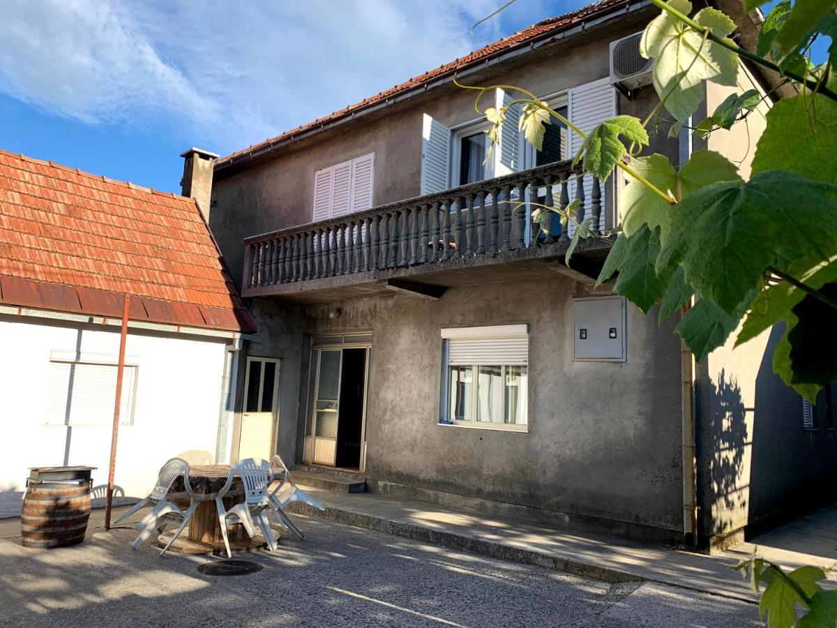 Hostel Holiday Cetinje Eksteriør bilde