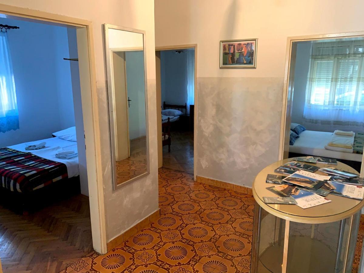 Hostel Holiday Cetinje Eksteriør bilde